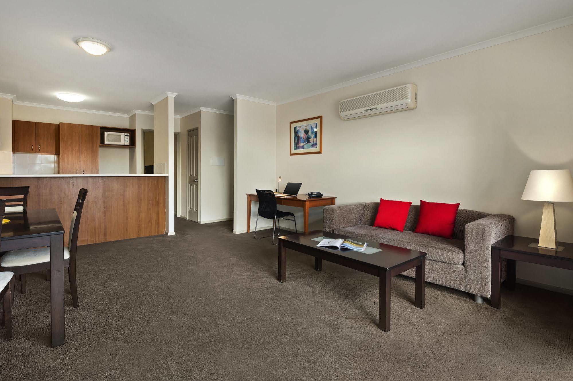 Quest Tamworth Aparthotel Exteriör bild